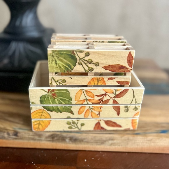 Mini Pallet & Crate Coaster Set leaves. 4 Coasters w/ crate - Picture 4 of 6